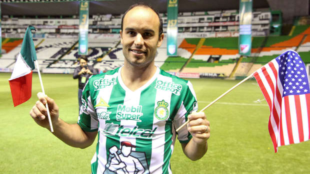 landon-donovan-leon-introduction.jpg